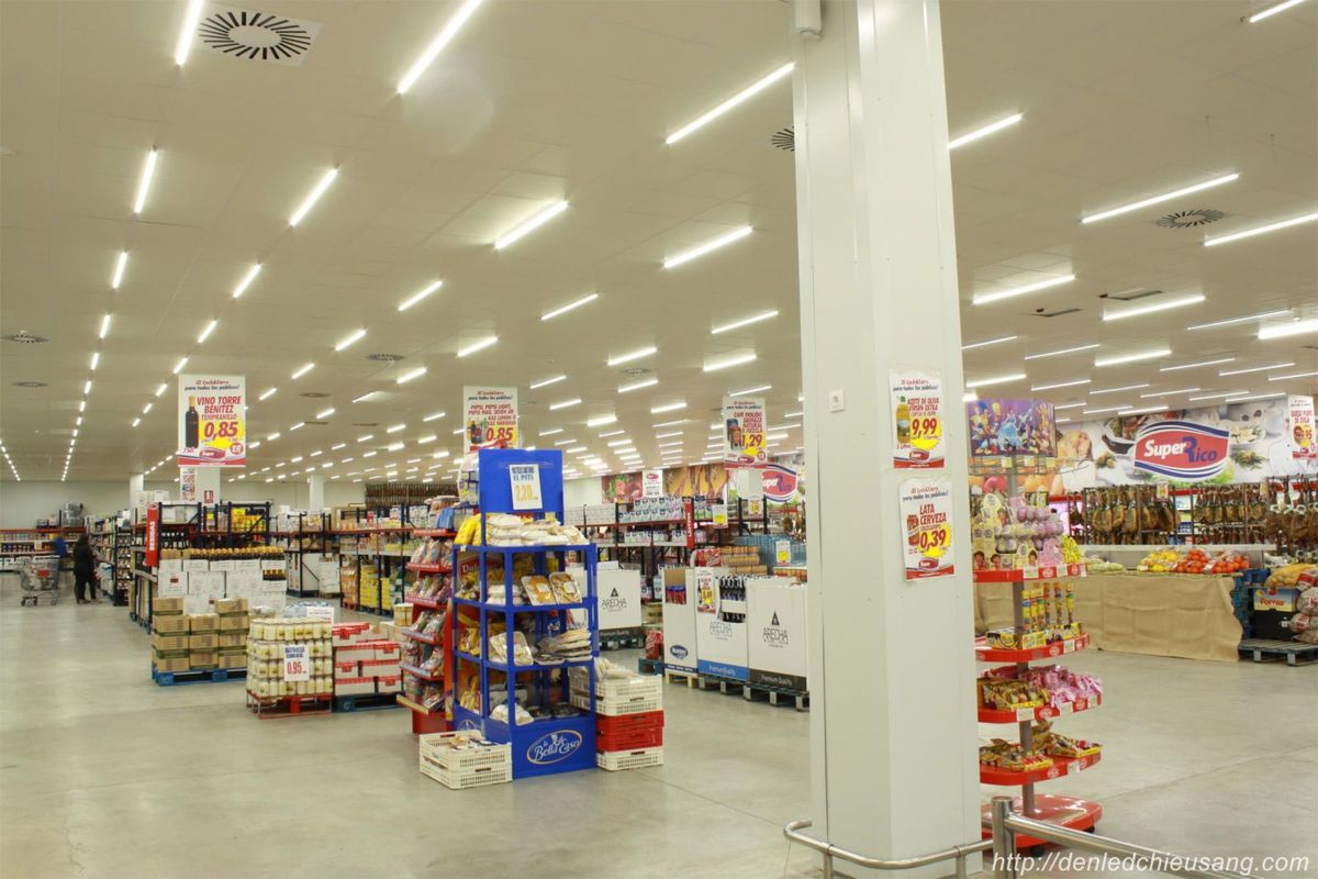 Bóng LED tuýp T5 Duhal SDHT512 18W 4 Bóng LED tuýp T5 Duhal SDHT512 18W được lắp đặt tại siêu thị