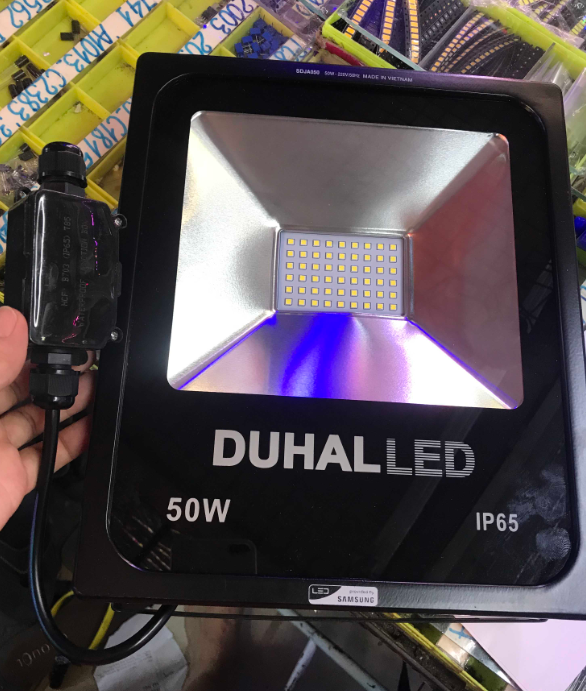 Đèn pha led SDJA050 50W Duhal 3 Ứng dụng thực tế của đèn pha SDJA050 50W