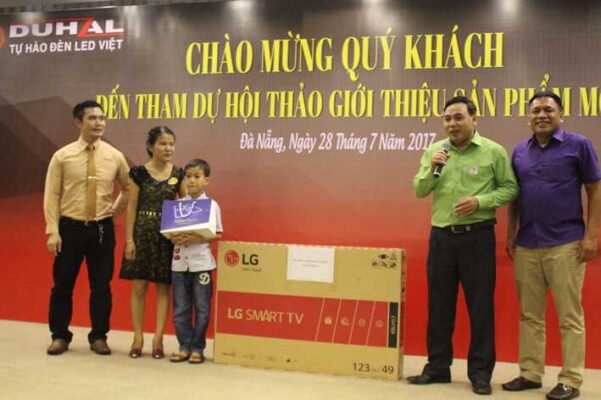 sự kiện ra mắt sản phẩm đèn led tuýp sgpm duhal