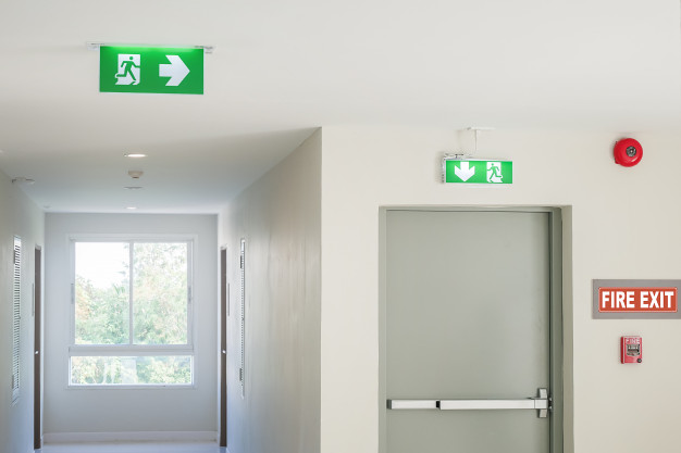 Đèn thoát hiểm Duhal ECT0061 6W 3 Đèn thoát hiểm Duhal ECT0061 6W được lắp đặt trong tòa cao ốc, chung cư