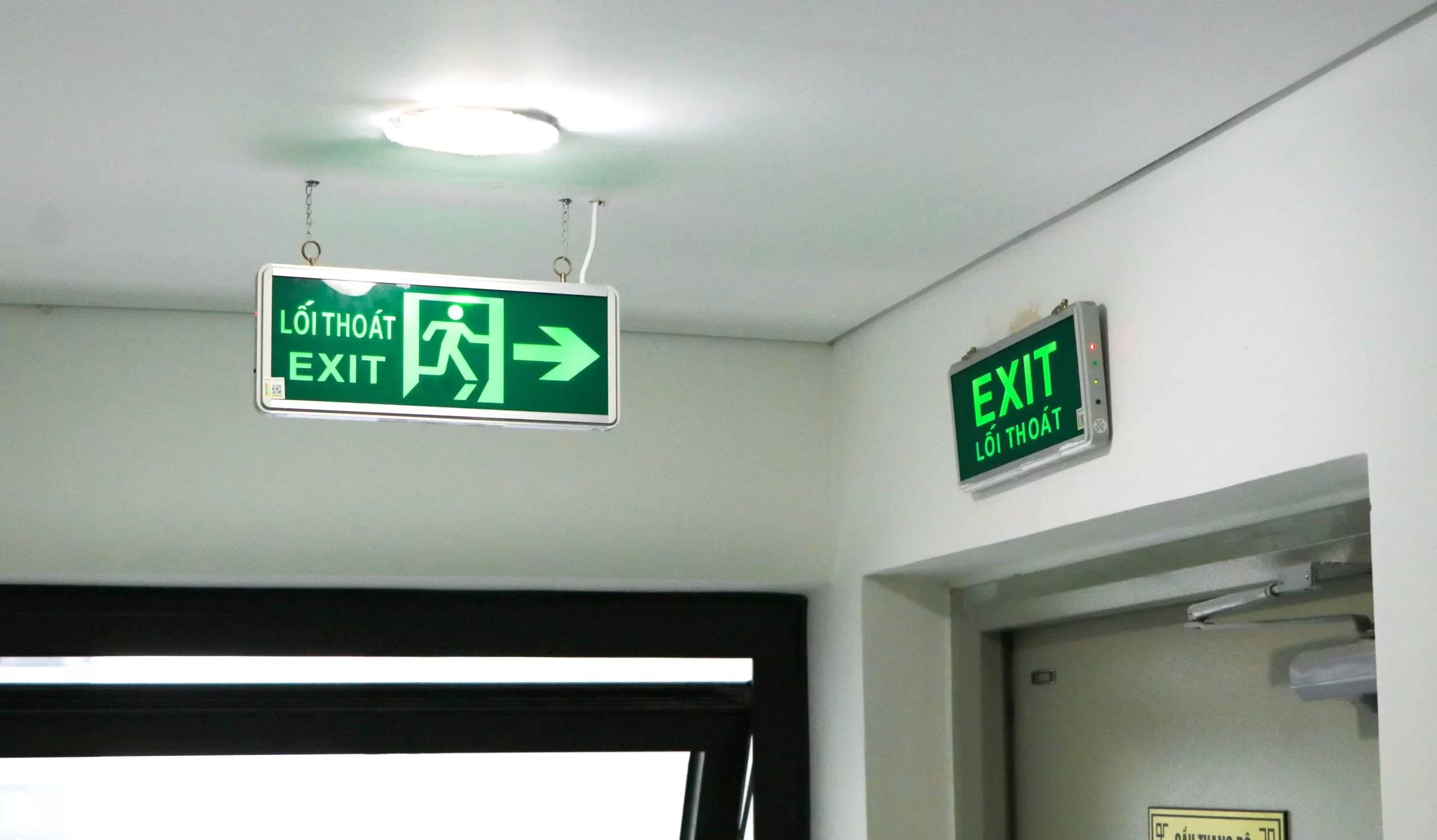 Đèn thoát hiểm chống nổ Duhal ECN0081 1W 1 Đèn thoát hiểm chống nổ Duhal ECN0081 1W lắp đặt ở nhà xưởng, kho chứa nguy hiểm