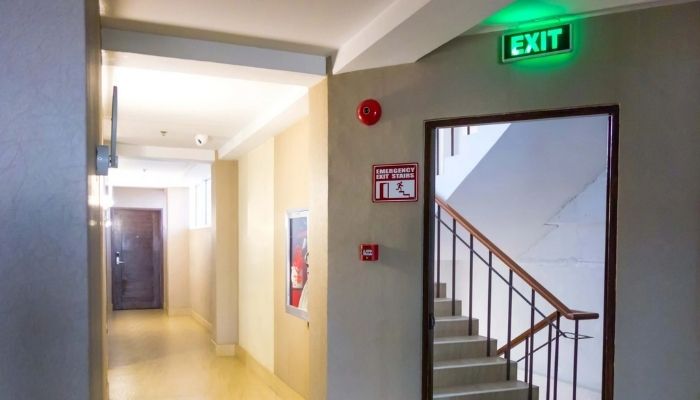 Đèn thoát hiểm Duhal LSM01 2W 1 Đèn thoát hiểm Duhal LSM01 2W lắp đặt ở tòa văn phòng, cao ốc