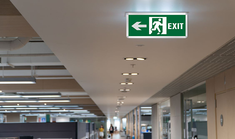 Đèn thoát hiểm Duhal LSM 2W 3 Đèn thoát hiểm Duhal LSM 2W lắp đặt ở sân ga, bến cảng, ga tàu